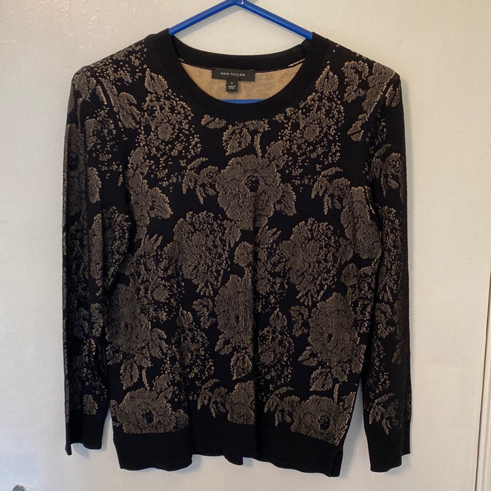 New with Tags Beautiful Ann Taylor Floral Lightweight Sweater - Size Medium